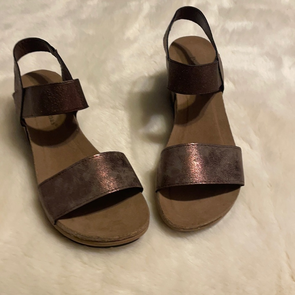 Pierre Dumas bronze colored wedges